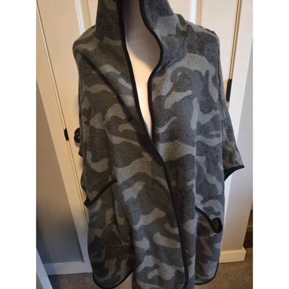 Charming Charlie over sized vest/poncho M/L - Picture 2 of 5